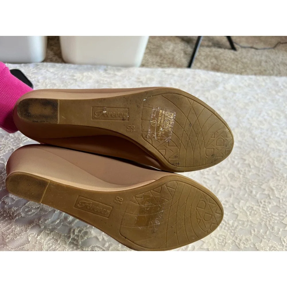 Taupe Round Toe Wedge Pumps 8.5 Office Chic Preppy Classic Modern Minimalist